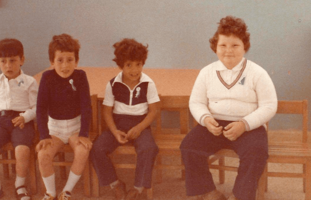 Guy Bavli as a child, seated with his classmates